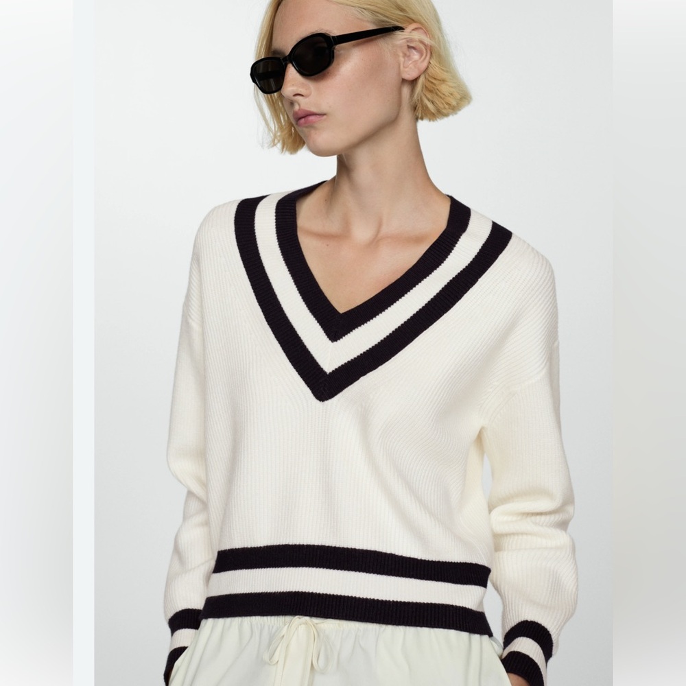 Knit V Neck Thick Sweater Black And White contrasting